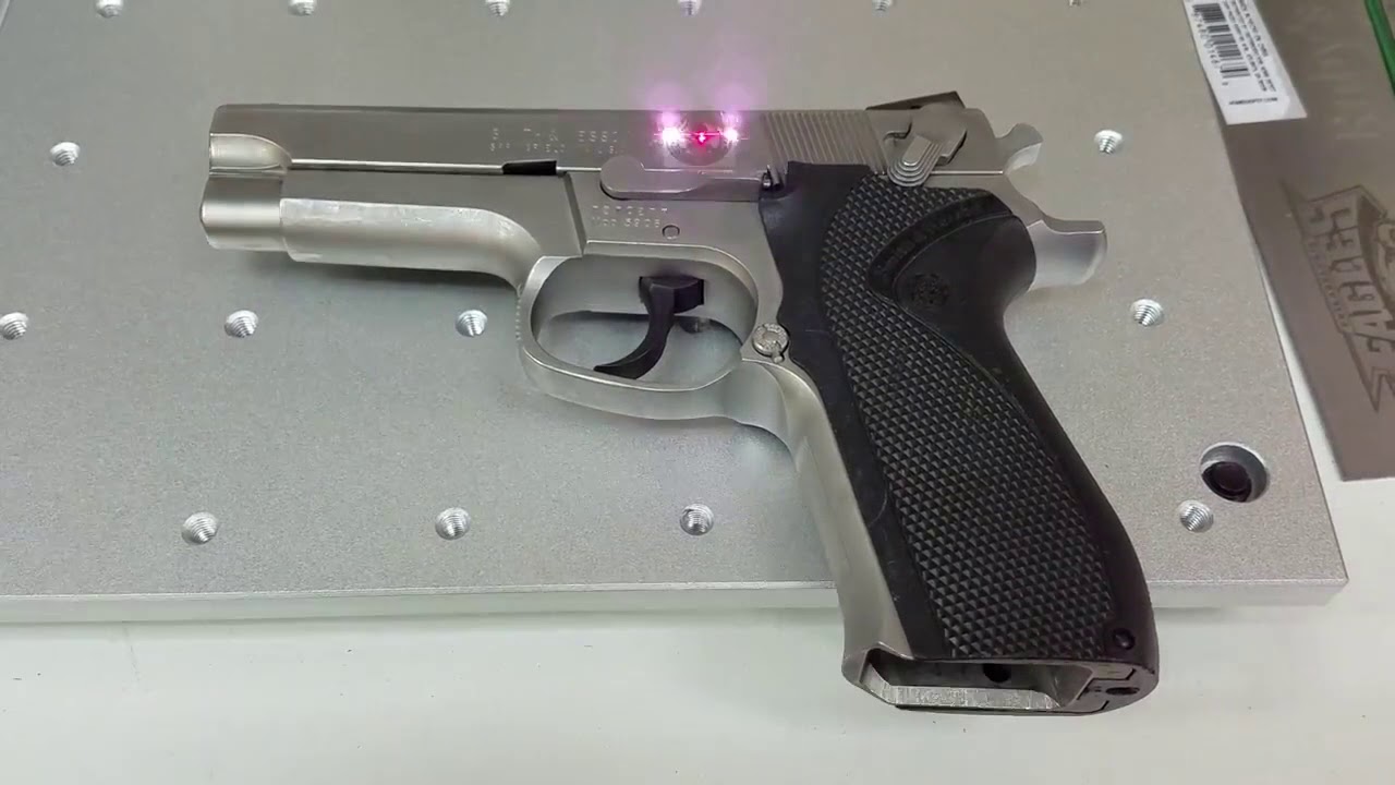 用于槍支和火器的光纖激光雕刻機(jī)