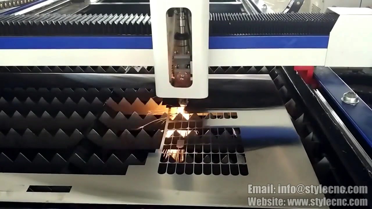 1mm 帶光纖激光器的不銹鋼激光切割機(jī) 1mm 帶光纖激光器的不銹鋼激光切割機(jī)