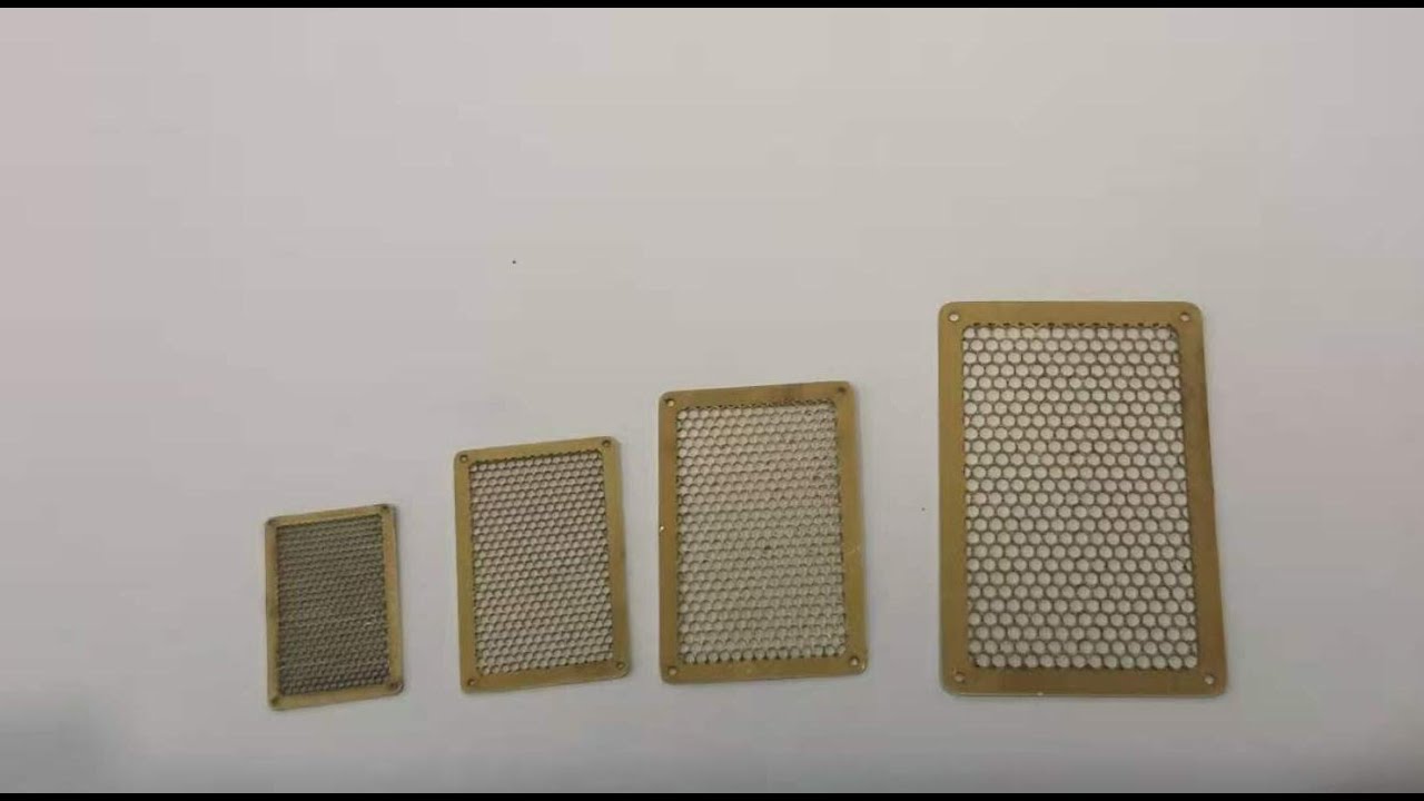 精密光纖激光切割機(jī)，工作臺(tái)1300*900mm